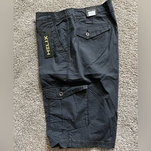 NWT- men’s cargo shorts size 36
